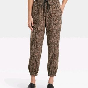 Women's Cargo Joggers